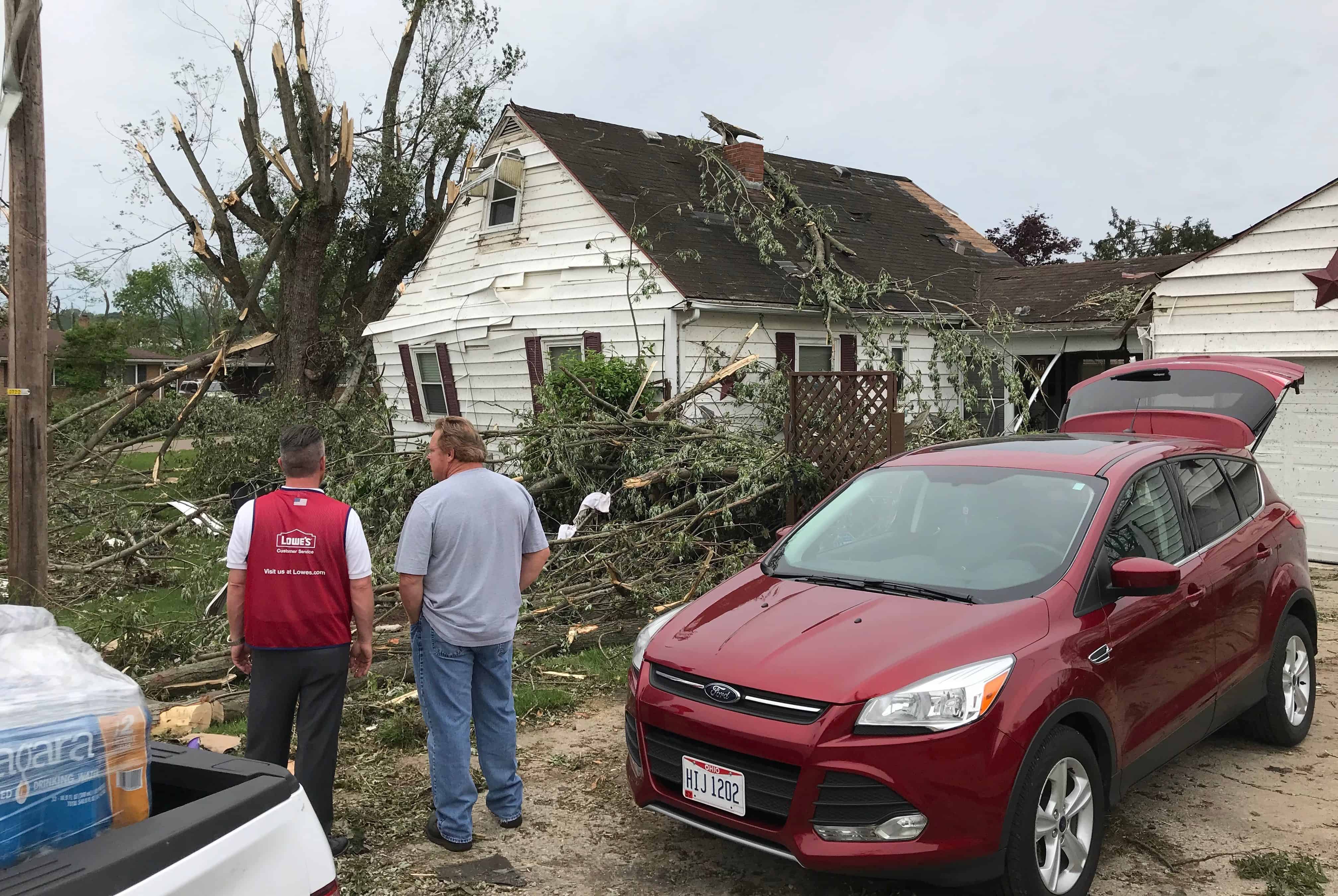 Lowe’s Heroes respond to tornadoes, flooding across Midwest